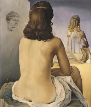 350 人の有名アーティストによるアート作品 Painting - 階段になる自分の肉体を熟考する妻の裸体 サルバドール・ダリ